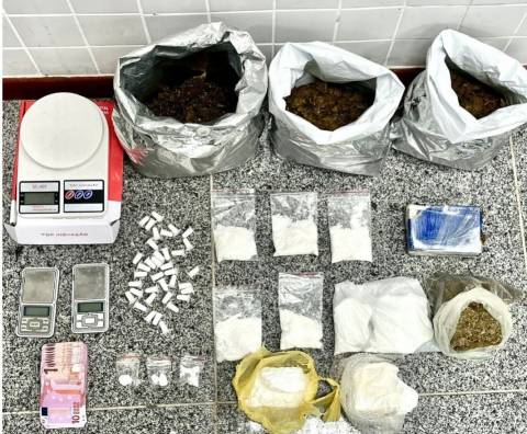 Drogas são apreendidas em imóvel abandonado em Feira de Santana