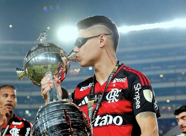 Flamengo trava saída de Luiz Araújo