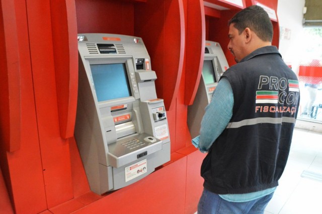 Procon intensifica fiscalização em agências bancárias e notificação de empresas em Feira de Santana