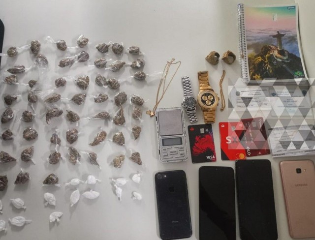 Homem é preso no Tomba com drogas e materiais utilizados no tráfico