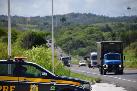 Operação Carnaval: PRF registra 65 acidentes, com 91 pessoas feridas e 8 mortes  na Bahia