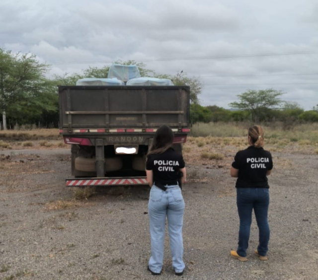 Ação integrada recupera carga roubada, apreende arma de fogo e prende quatro suspeitos