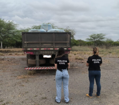 Ação integrada recupera carga roubada, apreende arma de fogo e prende quatro suspeitos
