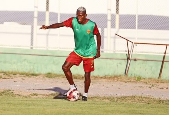 Vitória mira Anderson Pato e trava disputa por direitos econômicos