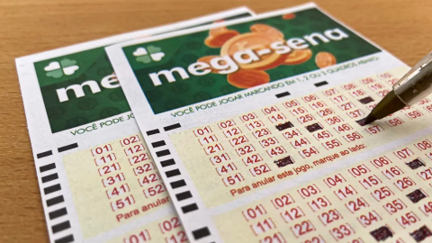 Mega-sena acumula e prêmio principal vai para R$ 130 milhões