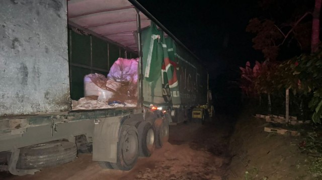 Carga avaliada em quase R$ 1 milhão com destino a Feira e caminhão roubados são recuperados na BR-101