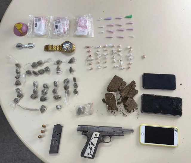 Confronto termina com um morto, dois presos e apreensão de drogas em Feira de Santana