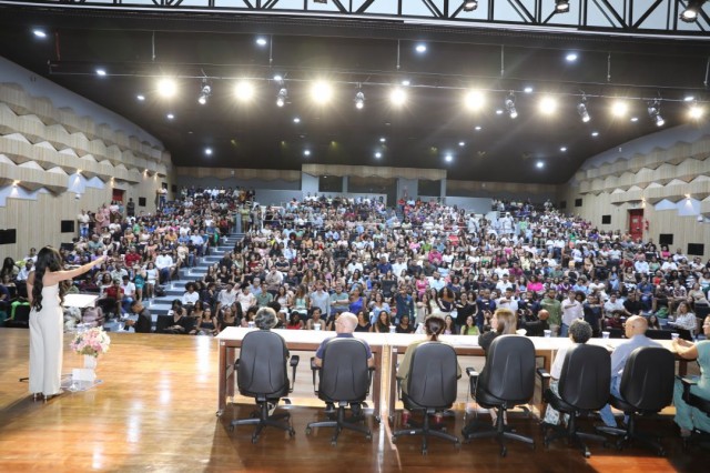 Uefs realiza primeiras formaturas no Teatro recém-inaugurado