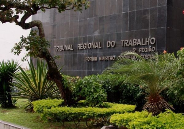 TRT-BA condena patrões a indenizar doméstica por jornada de 64 horas semanais