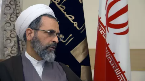 Após morte de Aiatolá Khamenei, Irã anuncia líder supremo interino Alireza Arafi