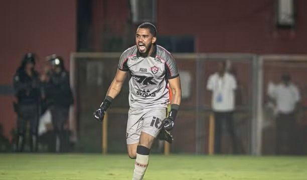 Lucas Arcanjo decide nos pênaltis e leva Vitória à final do Baiano
