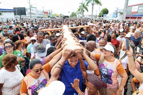 Católicos mostram sua fé na Caminhada do Perdão, em Feira de Santana