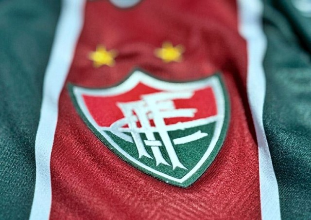 Tradicional clube feirense estuda sepultar escudo histórico em votação