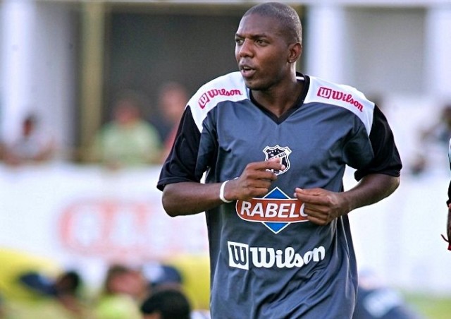 Coração falha e cala artilheiro histórico de Bahia Ceará