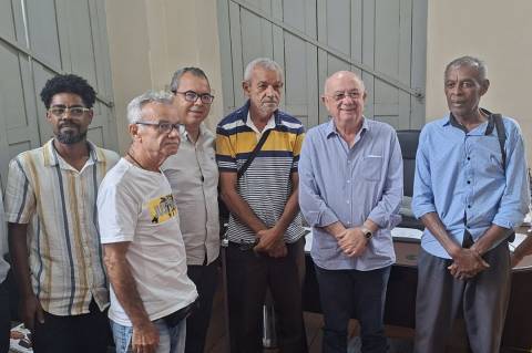 Reunião discute melhorias para espaço dos fotógrafos do lambe-lambe e preservação da tradição cultural