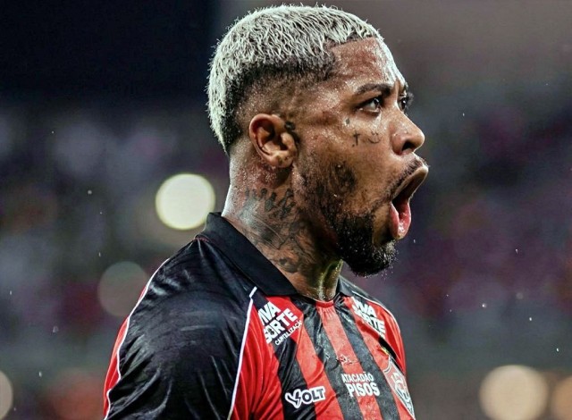 Marinho perde controle após derrota no Baiano