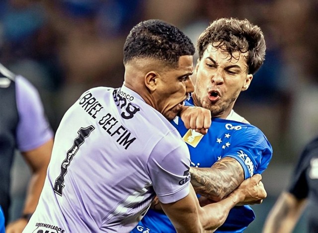 Everson tenta explicar confusão