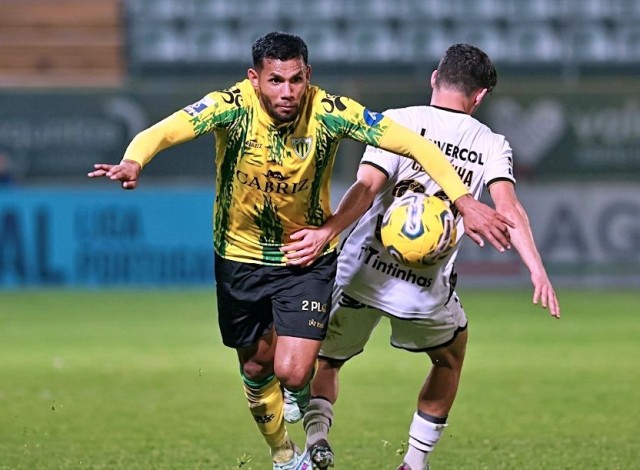 Ex-Bahia decide em Portugal