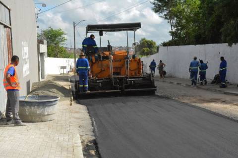 Rua Realeza ganha pavimentação e facilita tráfego no Parque Getúlio Vargas