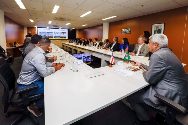 Santaluz recebe ambulâncias e equipamentos hospitalares do Governo do Estado