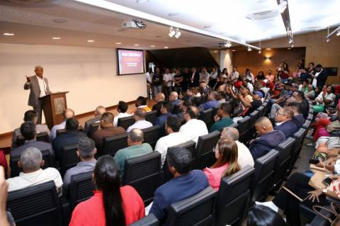 Governador autoriza obras de encostas e macrodrenagem em seis municípios