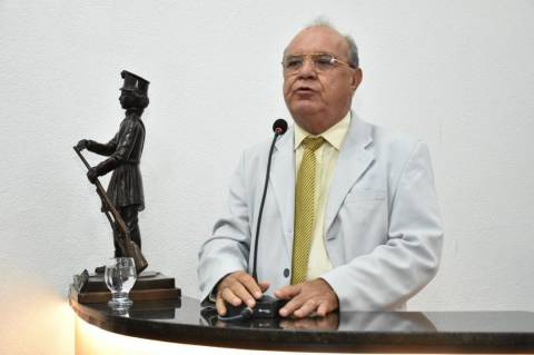 Embasa descumpre decisão judicial sobre redução da taxa de esgotamento sanitário, diz vereador