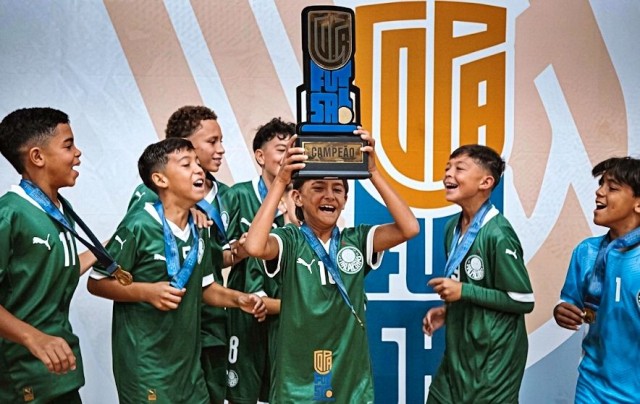 Palmeiras sub-11 goleia Barcelona e conquista Copa Futsal nos Estados Unidos