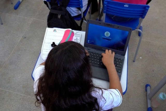 Acesso à internet em escolas da rede pública da Bahia chega a 94,3% em 2025