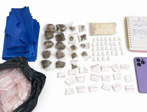 PM conduz mulher e adolescente com drogas no distrito de Maria Quitéria, em Feira de Santana