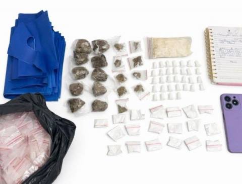 PM conduz mulher e adolescente com drogas no distrito de Maria Quitéria, em Feira de Santana