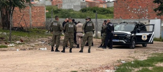 Três homens e uma mulher são presos em Ipirá durante operação contra homicídios