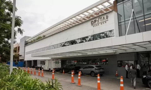 Bolsonaro é internado com broncopneumonia bilateral em UTI hospitalar