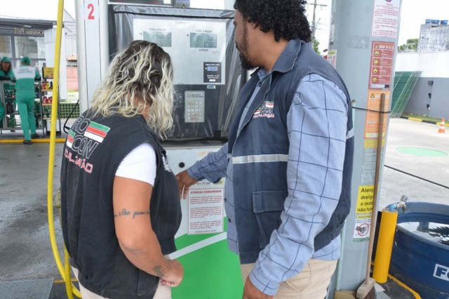 Procon fiscaliza postos de combustíveis para garantir repasse da desoneração do diesel