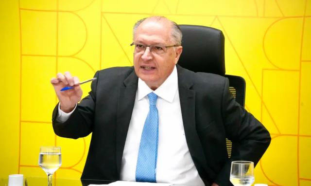 Governo prioriza abastecimento e segurar preço do diesel, diz Alckmin