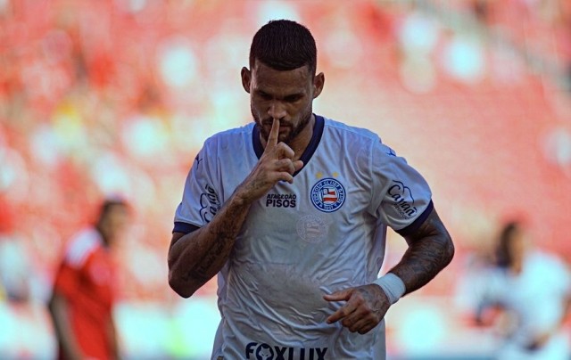 Willian José marca no Beira-Rio, celebra alívio e explica gesto após vitória do Bahia